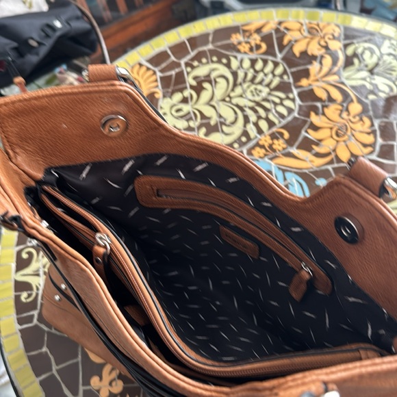 KENSIE Elegant Tan Woven Women's Bag - Picture 6 of 8